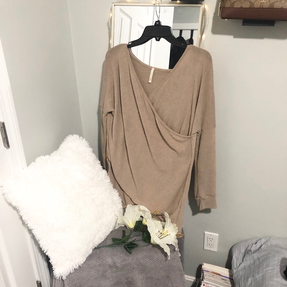 SALE‼️🎉🌼Tan Light Sweater🌼